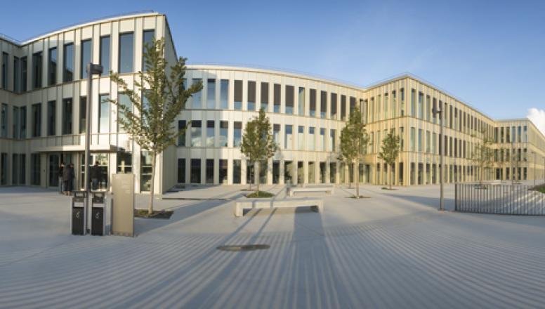 HEC Paris Campus
